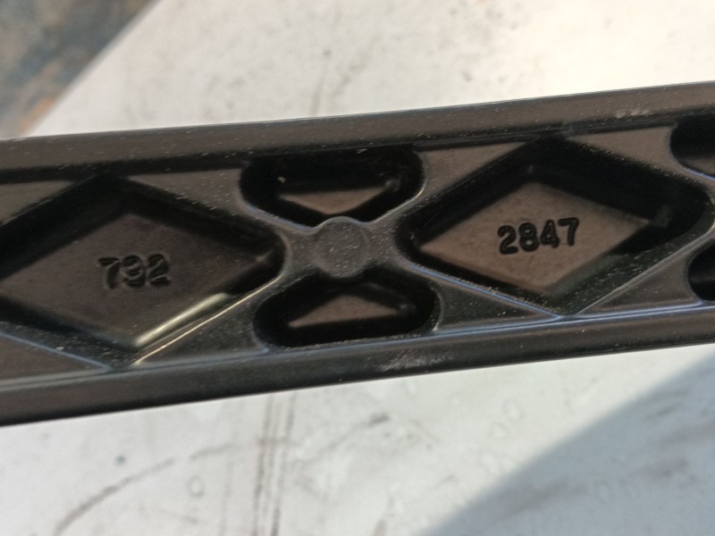 Recambio de brazo limpia delantero izquierdo para lexus nx ii (_a2_, _h2_) 450h+ e-four (aazh26) referencia OEM IAM   