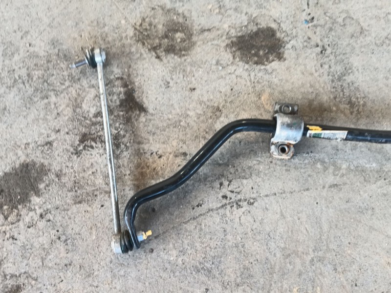 Recambio de barra estabilizadora delantera para peugeot 3008 ii suv (mc_, mr_, mj_, m4_) 1.5 bluehdi 130 referencia OEM IAM   
