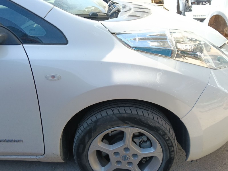 Recambio de aleta delantera derecha para nissan leaf (ze0) electric referencia OEM IAM F31003NAAA  