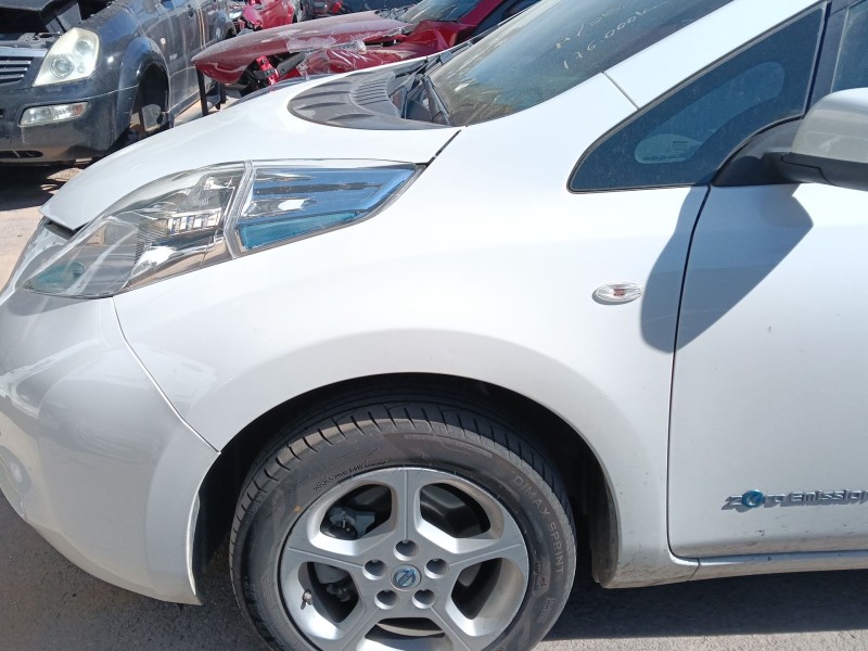 Recambio de aleta delantera izquierda para nissan leaf (ze0) electric referencia OEM IAM F31013NAAA  