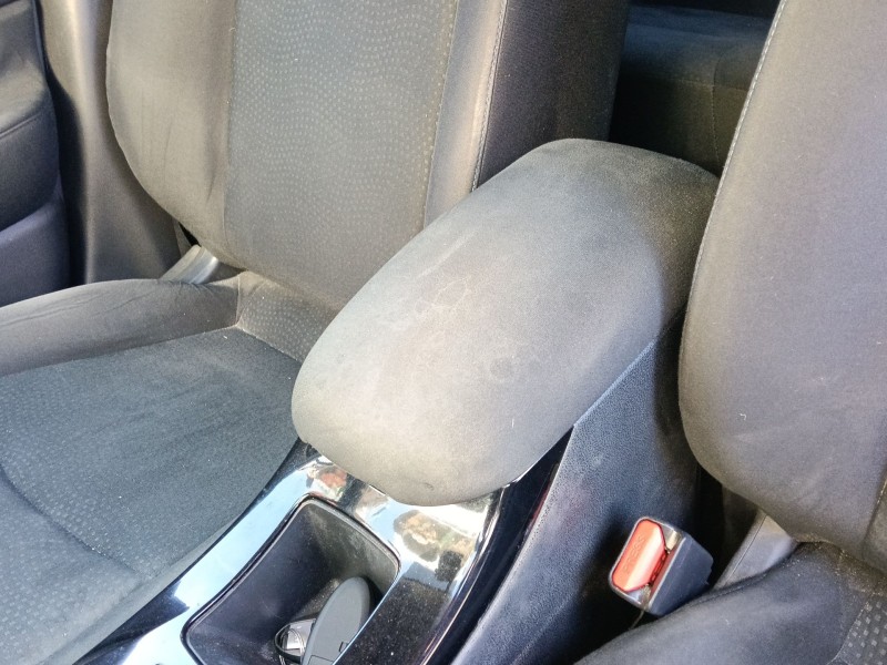 Recambio de apoyabrazos central para nissan leaf (ze0) electric referencia OEM IAM   