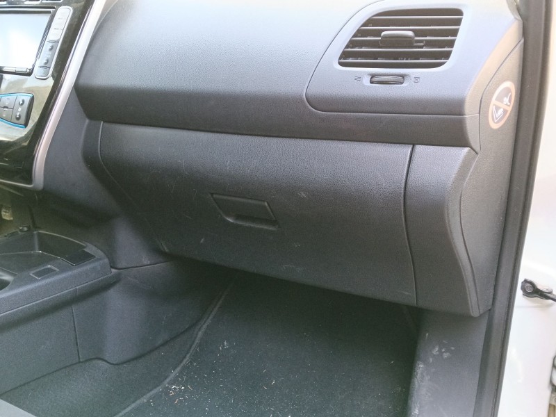 Recambio de guantera para nissan leaf (ze0) electric referencia OEM IAM 685203ND0A / 685103ND0A  