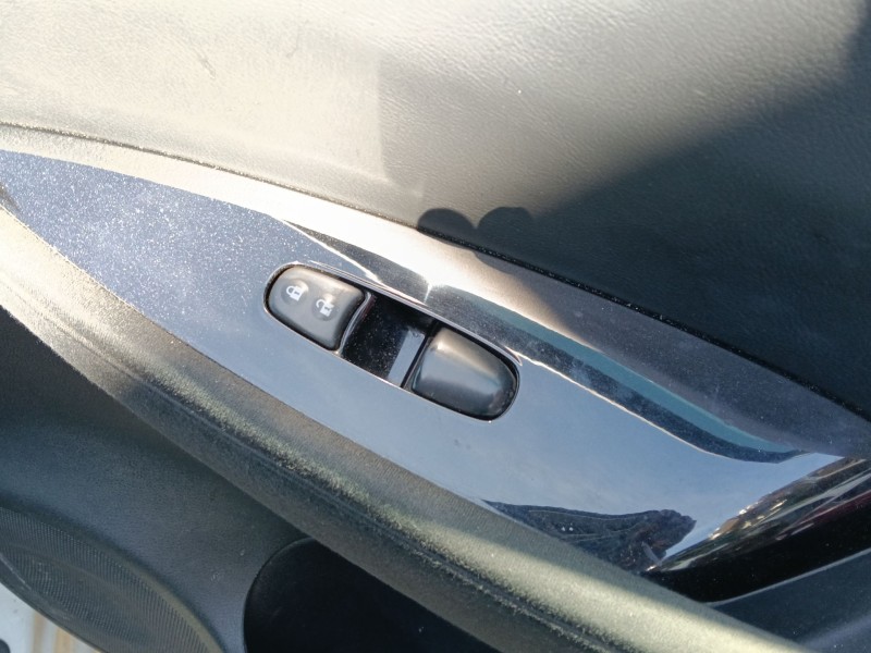 Recambio de mando elevalunas delantero derecho para nissan leaf (ze0) electric referencia OEM IAM 254111KA5A  