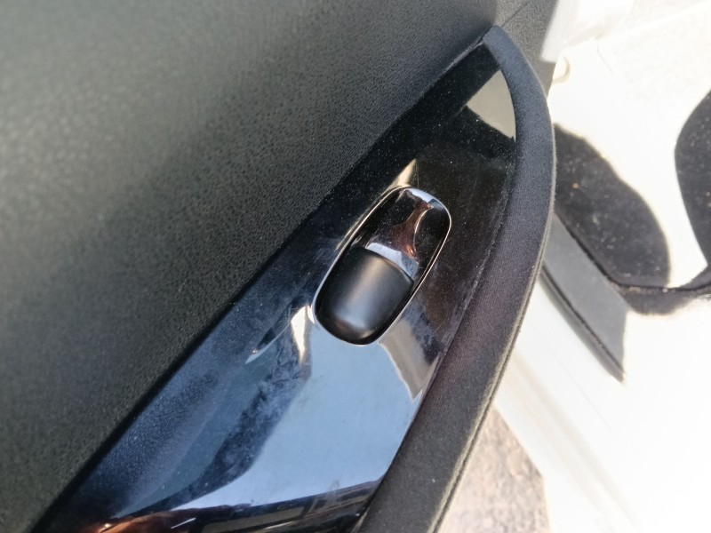 Recambio de mando elevalunas trasero izquierdo para nissan leaf (ze0) electric referencia OEM IAM SN  