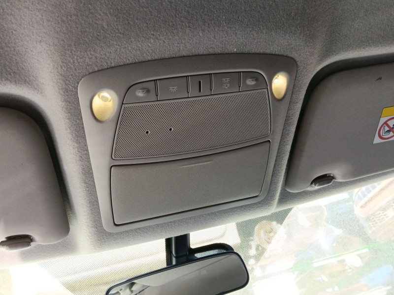 Recambio de luz interior delantera central para nissan leaf (ze0) electric referencia OEM IAM 264301LA2A  