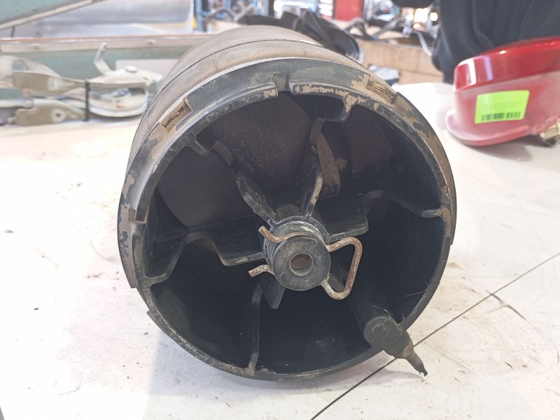 Recambio de amortiguador trasero derecho para land rover range rover sport ii (l494) 4.4 sdv8 4x4 referencia OEM IAM   