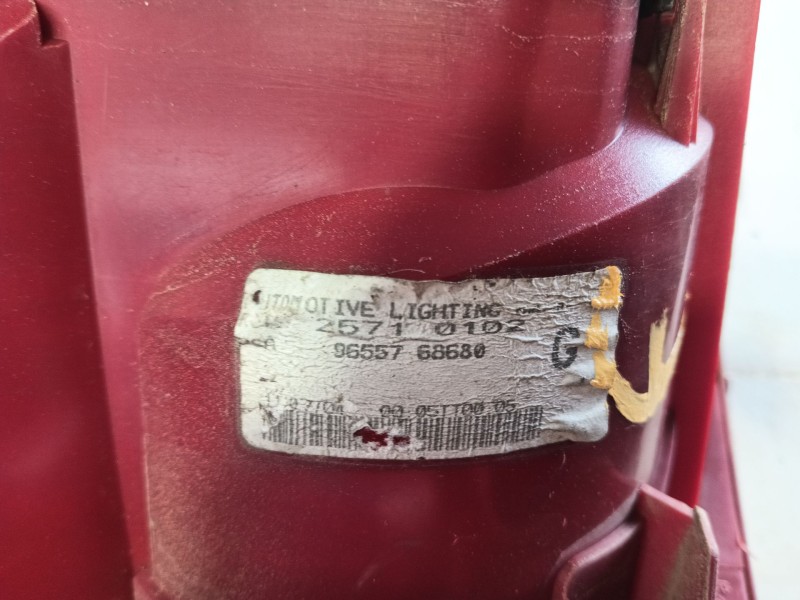 Recambio de piloto trasero izquierdo para peugeot 307 break (3e) 2.0 hdi 135 referencia OEM IAM 6350X2  