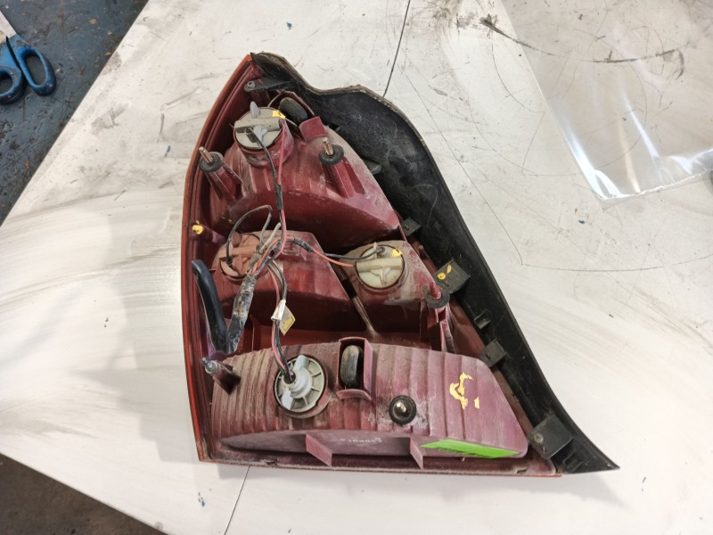 Recambio de piloto trasero derecho para hyundai elantra iii sedán (xd) 2.0 crdi referencia OEM IAM   