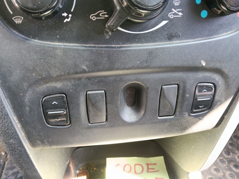 Recambio de mando elevalunas delantero izquierdo para dacia sandero ii (b8_) 1.2 referencia OEM IAM   
