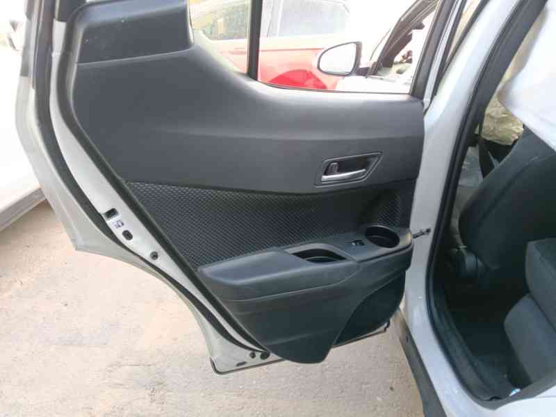Recambio de guarnecido puerta trasera izquierda para toyota c-hr (_x1_) 1.8 hybrid (zyx10_, zyx11_) referencia OEM IAM   