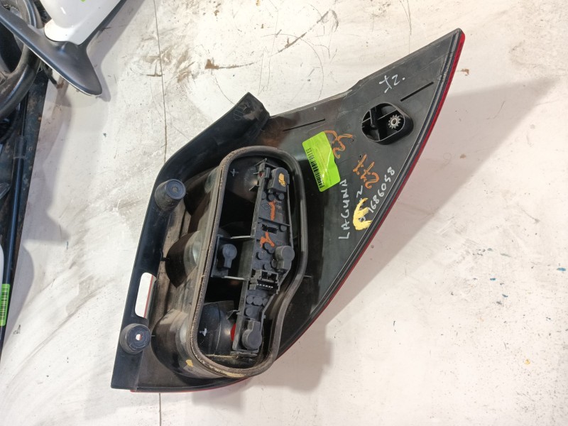 Recambio de piloto trasero izquierdo para renault laguna ii grandtour (kg0/1_) 1.9 dci (kg0g) referencia OEM IAM   