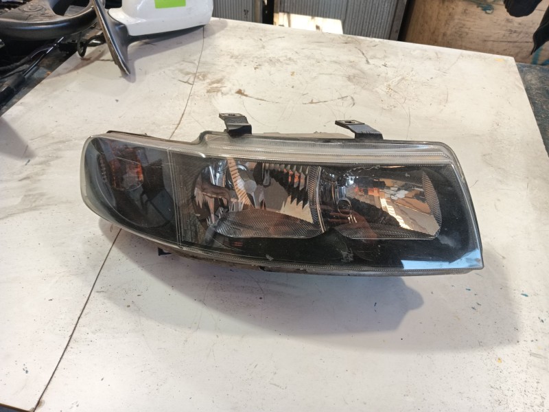 Recambio de faro derecho para seat leon (1m1) 1.6 16 v referencia OEM IAM   