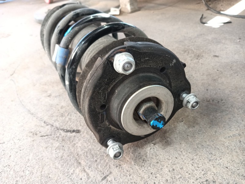 Recambio de amortiguador delantero izquierdo para mg zs suv (azs1) 1.0 t-gdi referencia OEM IAM 10242405  