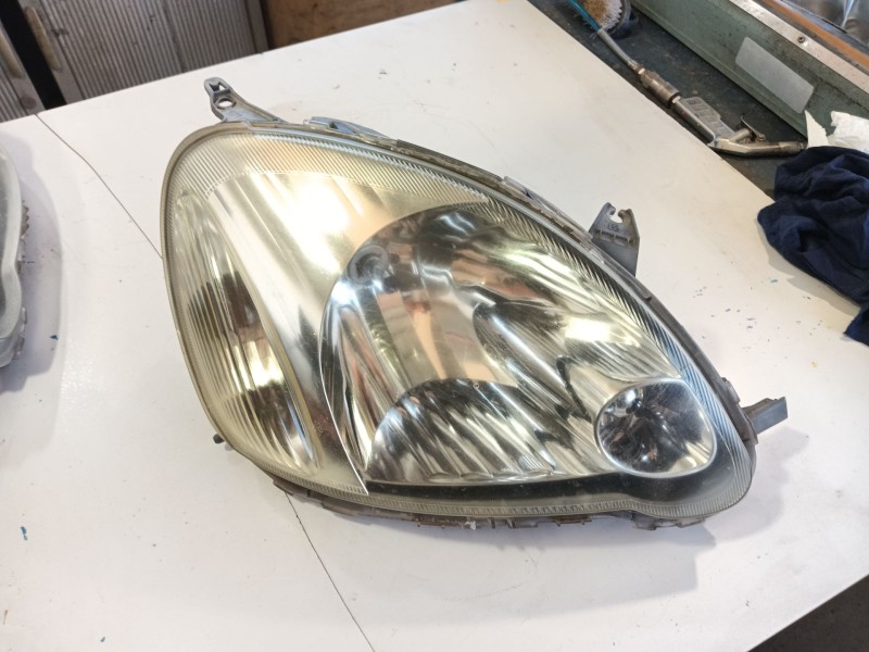 Recambio de faro derecho para toyota yaris (_p1_) 1.4 d-4d (nlp10_) referencia OEM IAM 8111052021  