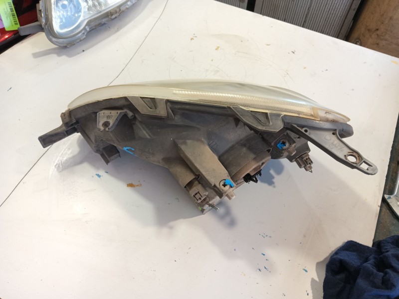 Recambio de faro derecho para toyota yaris (_p1_) 1.4 d-4d (nlp10_) referencia OEM IAM 8111052021  