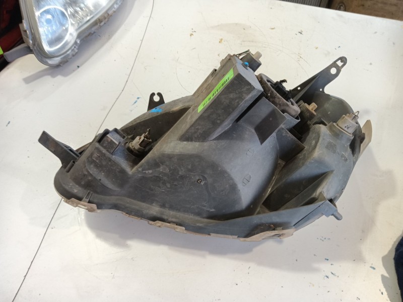 Recambio de faro derecho para toyota yaris (_p1_) 1.4 d-4d (nlp10_) referencia OEM IAM 8111052021  