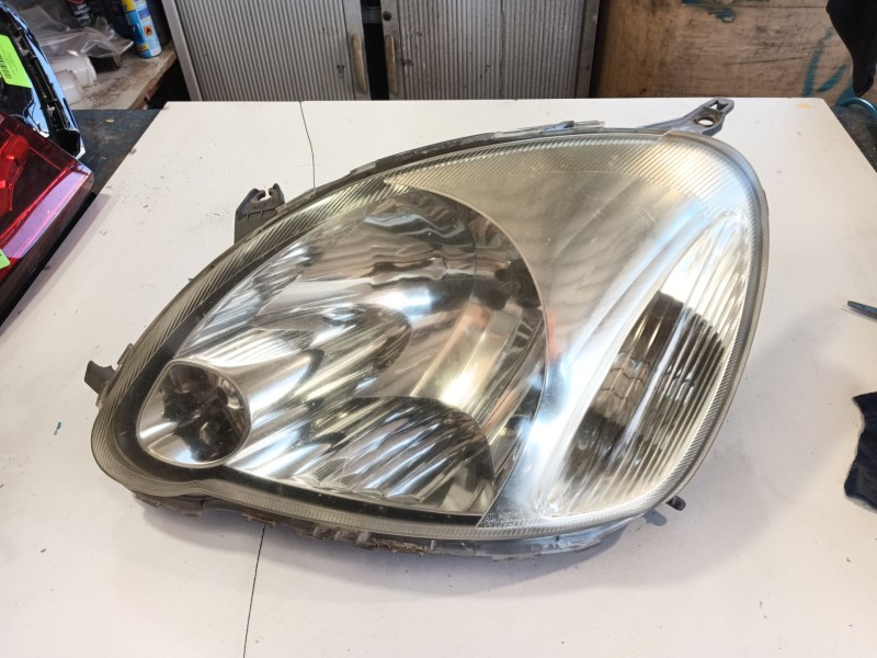 Recambio de faro izquierdo para toyota yaris (_p1_) 1.4 d-4d (nlp10_) referencia OEM IAM 8115052141  
