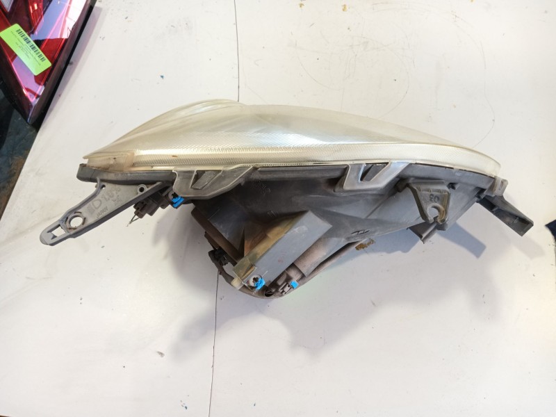 Recambio de faro izquierdo para toyota yaris (_p1_) 1.4 d-4d (nlp10_) referencia OEM IAM 8115052141  