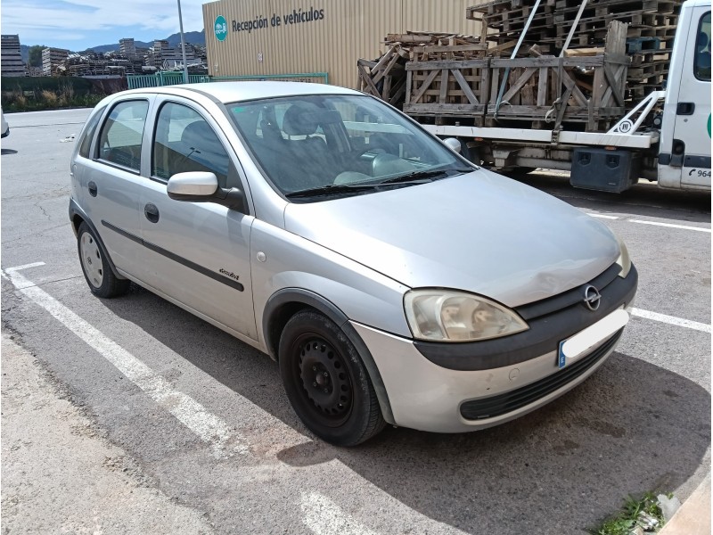 opel corsa c (x01) del año 2001
