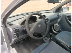 opel corsa c (x01) del año 2001 2