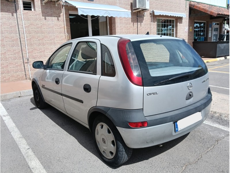 opel corsa c (x01) del año 2001