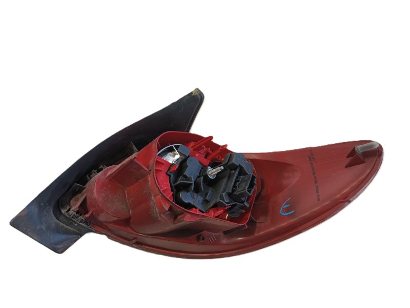 Recambio de piloto trasero izquierdo para peugeot 206 hatchback (2a/c) 2.0 hdi 90 referencia OEM IAM 6350S0  