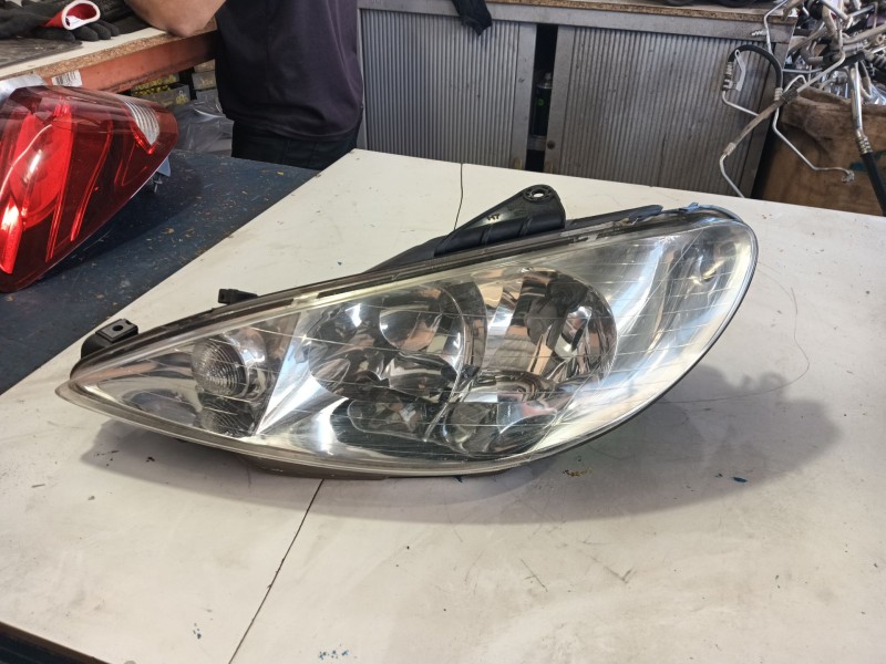 Recambio de faro izquierdo para peugeot 206 hatchback (2a/c) 2.0 hdi 90 referencia OEM IAM   