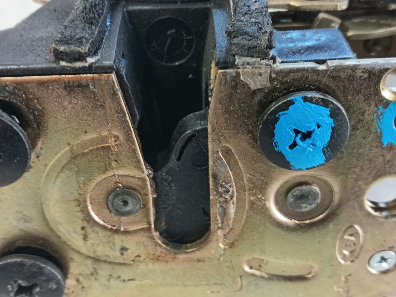 Recambio de cerradura puerta trasera izquierda para kia sorento i (jc) 2.5 crdi referencia OEM IAM 814103E010  