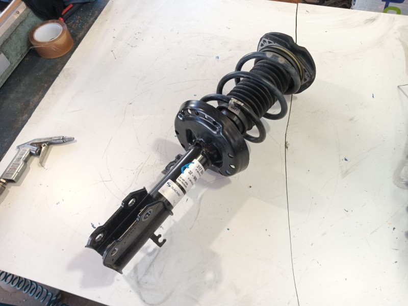 Recambio de amortiguador delantero derecho para opel astra k (b16) 1.4 turbo (68) referencia OEM IAM 13453360  