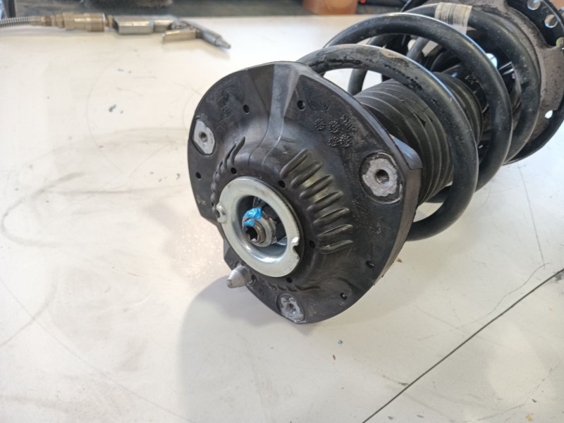 Recambio de amortiguador delantero derecho para opel astra k (b16) 1.4 turbo (68) referencia OEM IAM 13453360  