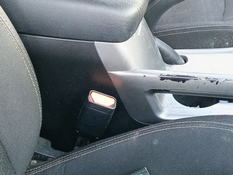 Recambio de enganche cinturon delantero derecho para kia sportage iii (sl) 1.6 gdi referencia OEM IAM   