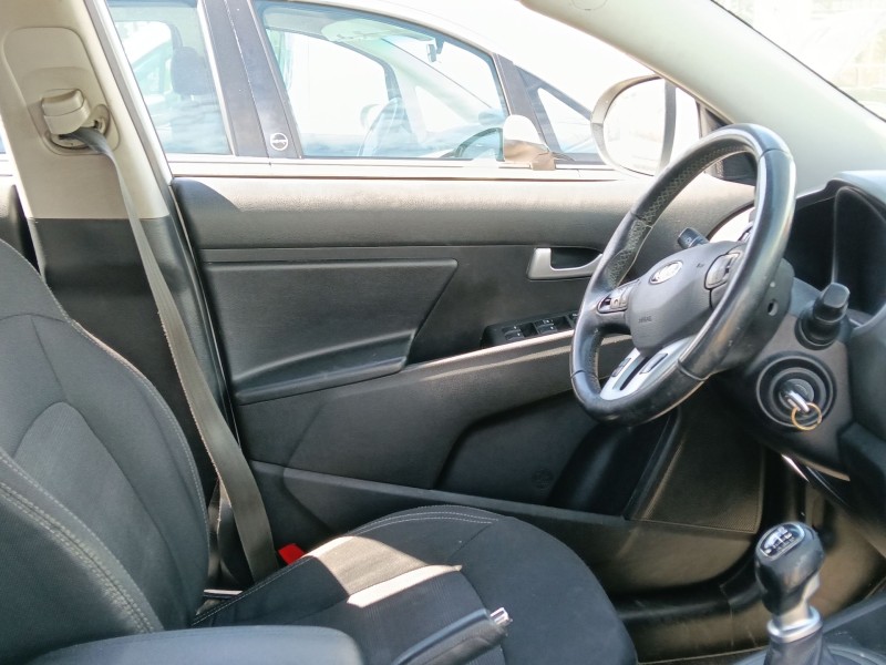 Recambio de guarnecido puerta delantera izquierda para kia sportage iii (sl) 1.6 gdi referencia OEM IAM   