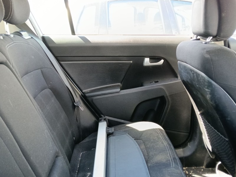 Recambio de guarnecido puerta trasera izquierda para kia sportage iii (sl) 1.6 gdi referencia OEM IAM   