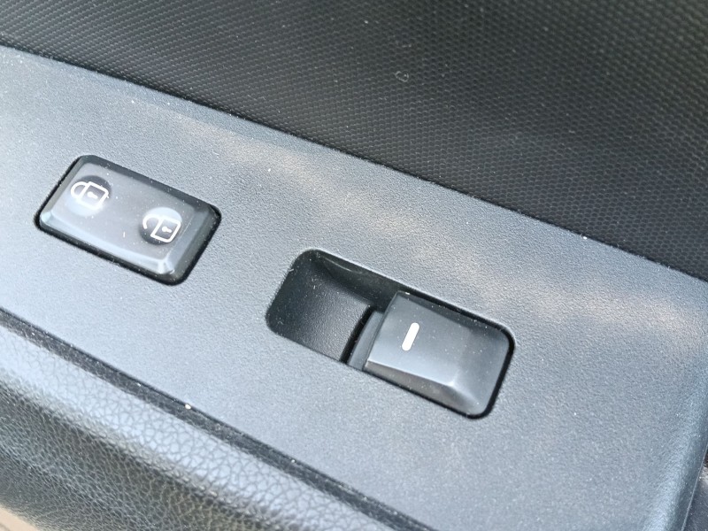Recambio de mando elevalunas delantero derecho para kia sportage iii (sl) 1.6 gdi referencia OEM IAM   