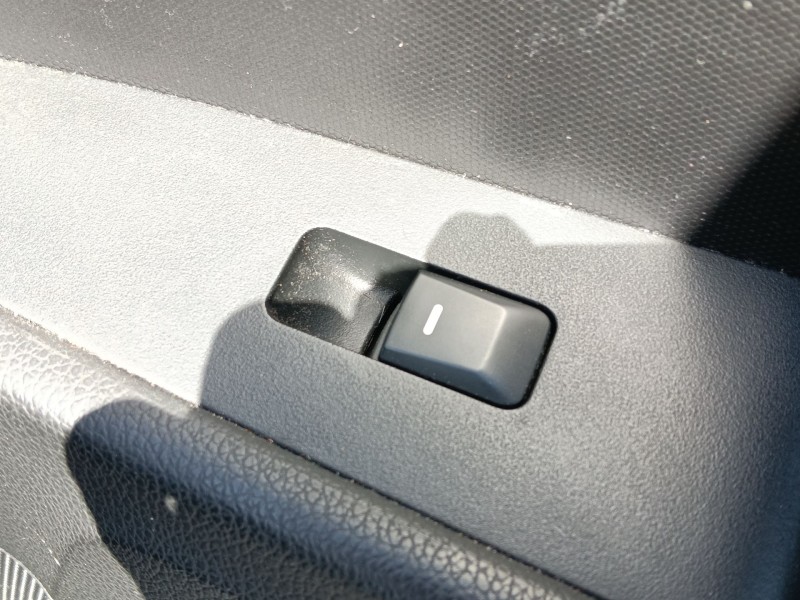 Recambio de mando elevalunas trasero derecho para kia sportage iii (sl) 1.6 gdi referencia OEM IAM   