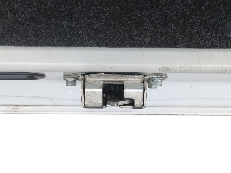 Recambio de porton trasero para toyota yaris (_p1_) 1.0 (scp10_) referencia OEM IAM 6700552012  