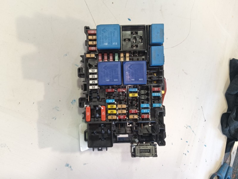 Recambio de caja fusibles izquierda para renault captur ii (hf_) tce 140 (hfn0) referencia OEM IAM   