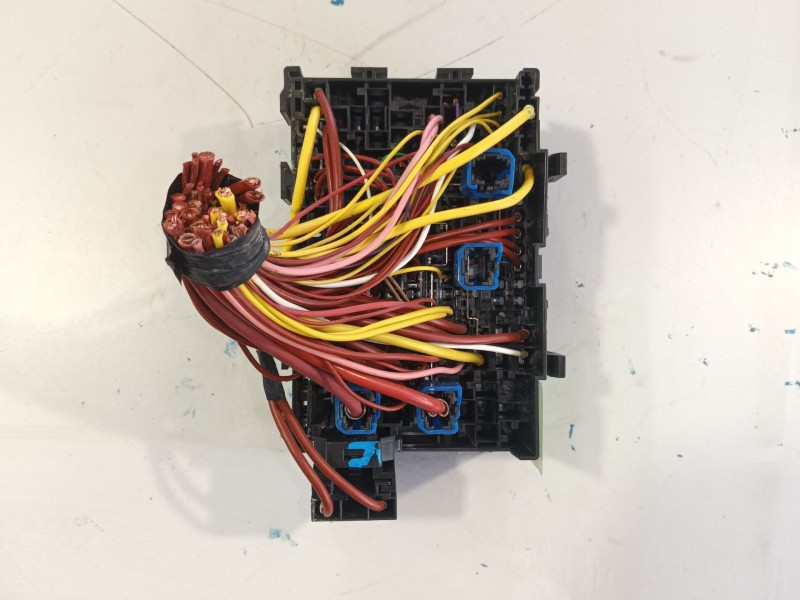 Recambio de caja fusibles izquierda para renault captur ii (hf_) tce 140 (hfn0) referencia OEM IAM   