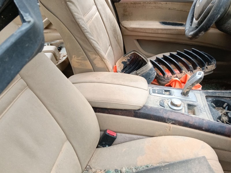 Recambio de apoyabrazos central para bmw x5 (e70) 3.0 d referencia OEM IAM   