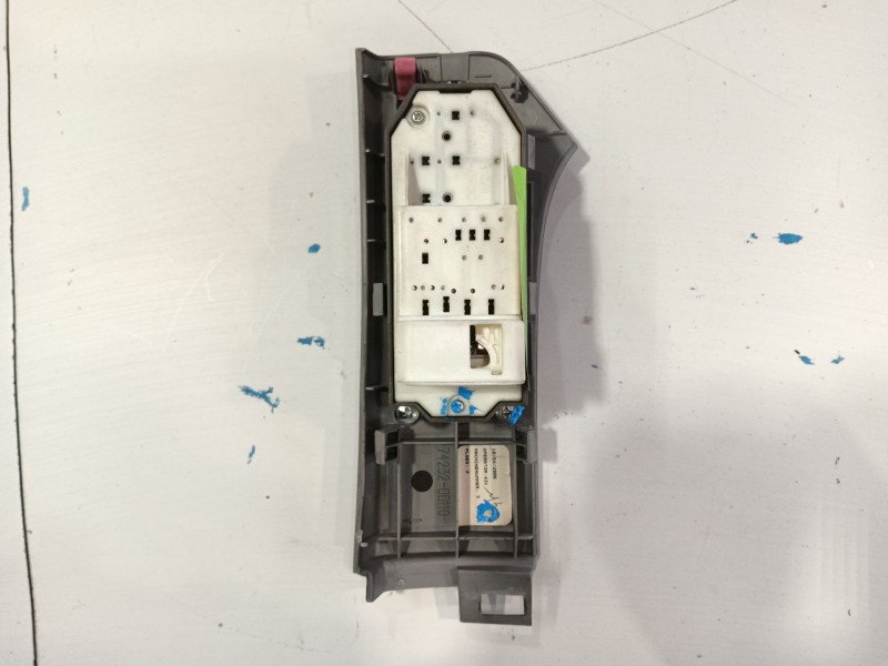 Recambio de mando elevalunas delantero izquierdo para toyota yaris (_p9_) 1.4 d-4d (nlp90_) referencia OEM IAM   