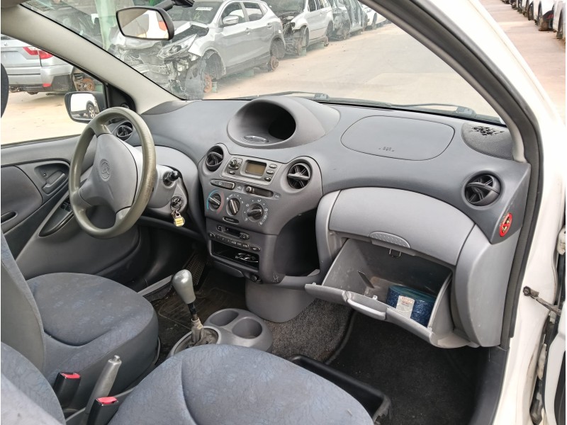 toyota yaris (_p1_) del año 2001