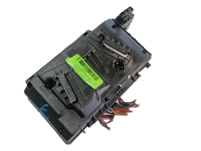 Recambio de caja fusibles delantera para mercedes-benz clase c (w205) c 180 bluetec / d (205.036) referencia OEM IAM   