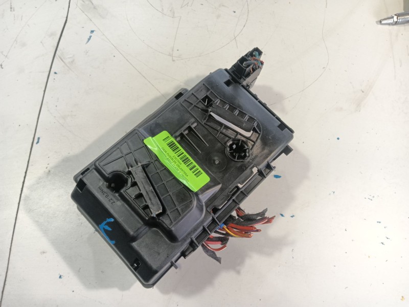 Recambio de caja fusibles delantera para mercedes-benz clase c (w205) c 180 bluetec / d (205.036) referencia OEM IAM   