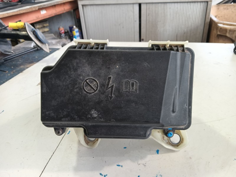 Recambio de caja reles / fusibles para mercedes-benz clase c (w205) c 180 bluetec / d (205.036) referencia OEM IAM 205540285064 