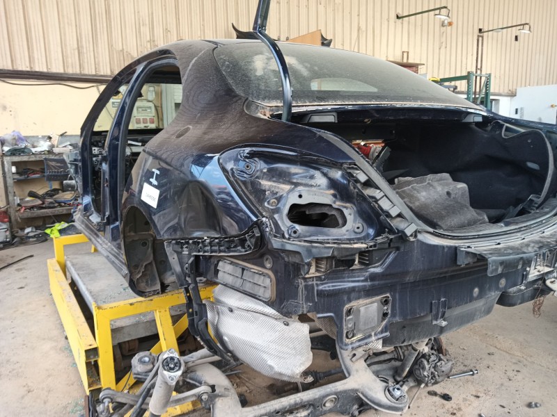 Recambio de aleta trasera izquierda para mercedes-benz clase c (w205) c 180 bluetec / d (205.036) referencia OEM IAM   