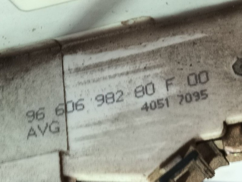 Recambio de cerradura puerta delantera izquierda para peugeot 407 (6d_) 1.6 hdi 110 (6d9hzc, 6d9hyc) referencia OEM IAM 9135FN  