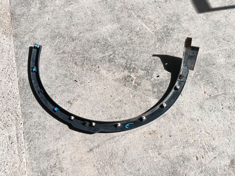 Recambio de aletin delantero izquierdo para land rover discovery sport (l550) 2.0 d referencia OEM IAM   