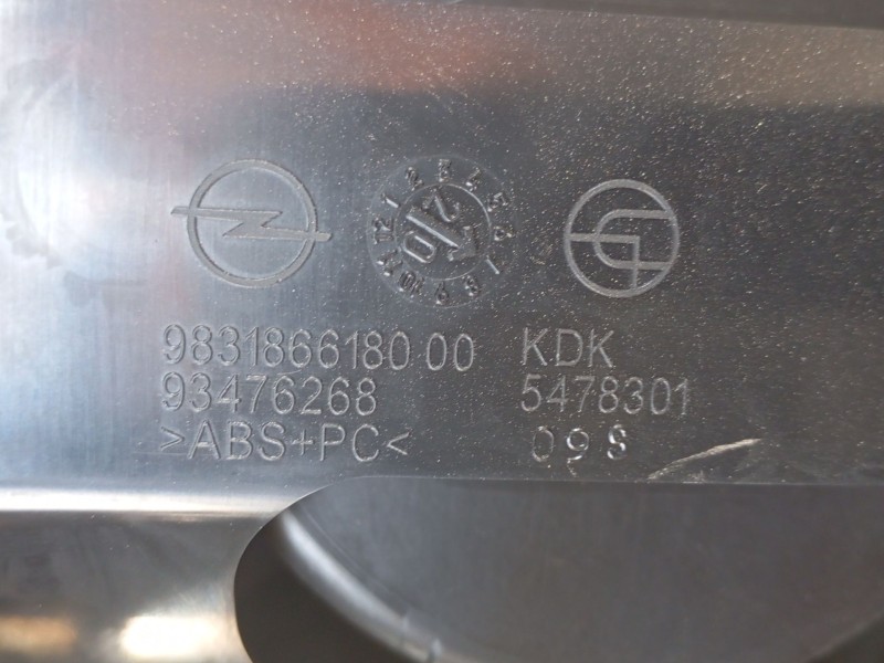 Recambio de apoyabrazos central para opel corsa f (p2jo) corsa-e (68) referencia OEM IAM  983186618000 