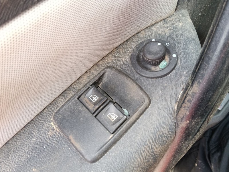 Recambio de mando elevalunas delantero izquierdo para renault kangoo / grand kangoo ii (kw0/1_) 1.5 dci 90 (kw05, kw08, kw0g, kw