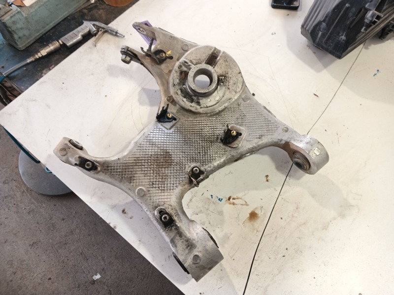 Recambio de brazo suspension inferior trasero derecho para land rover discovery sport (l550) 2.0 d referencia OEM IAM LR078519  